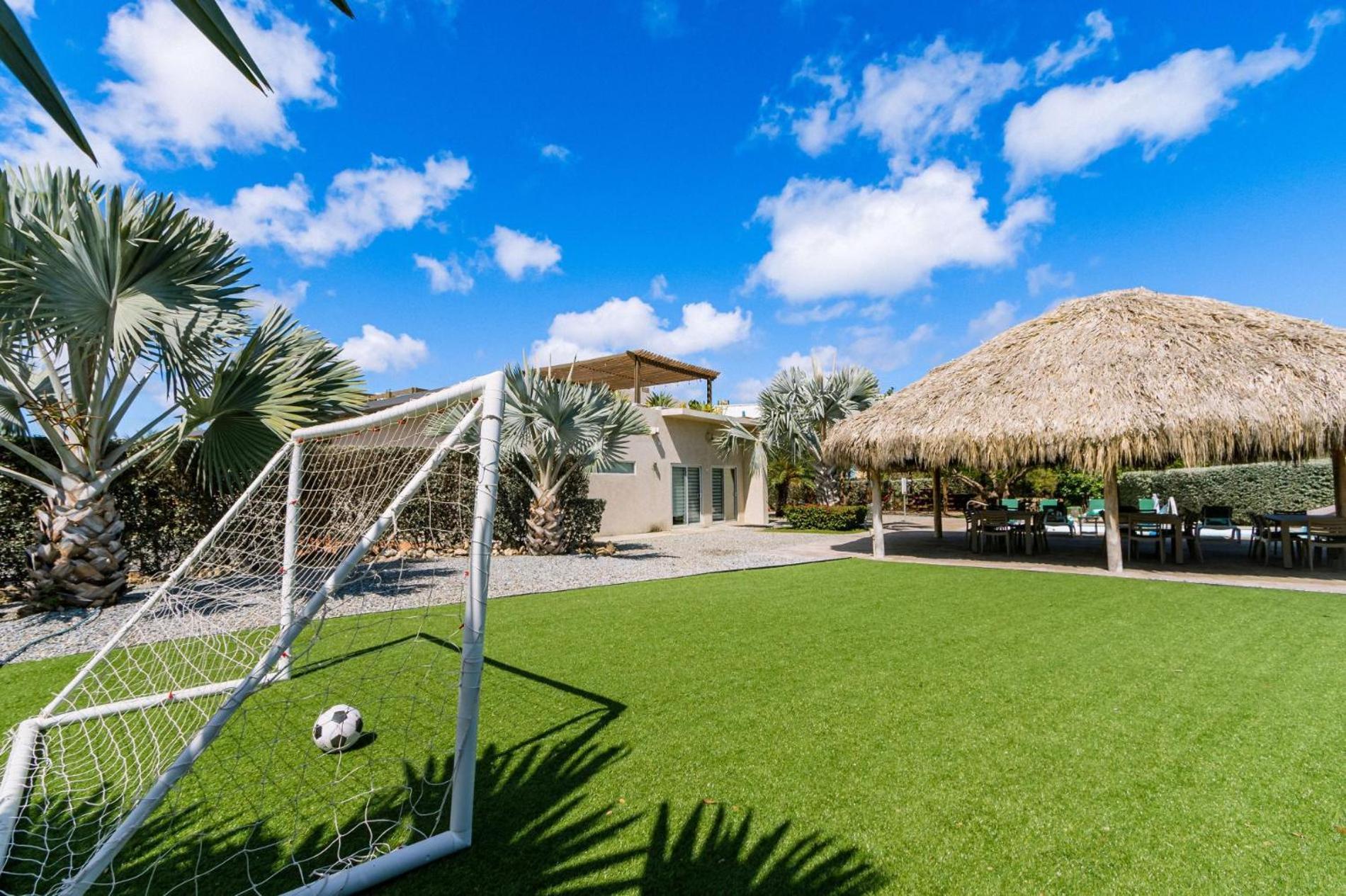 Koyari Modern Condos 9Br 7Ba Sleeps 26 W/ Pool And Roof Deck Palm Beach Exterior foto